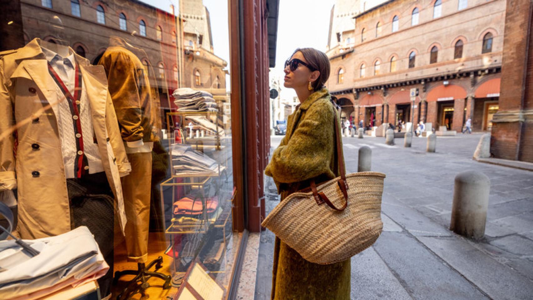 ¿En qué se fijan 'Las Top 100 Mujeres Líderes' cuando van de compras? Estas son las prendas que no pueden faltar en su armario