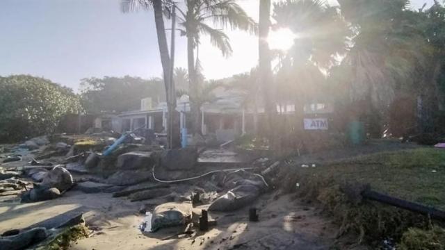 El restaurante afectado por la ola en Ciudad del Cabo.