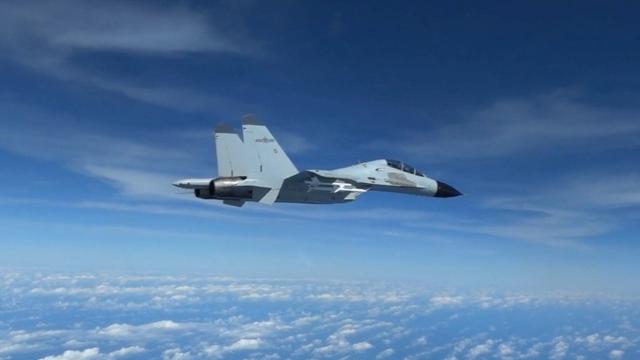 Un caza de combate chino en espacio aéreo internacional en diciembre de 2022. Imagen de archivo.