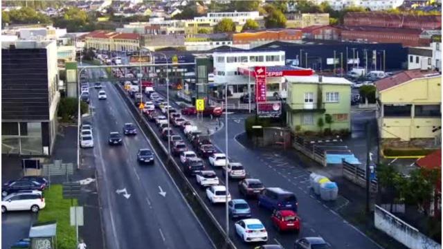 Imagen de las retenciones de tráfico de este lunes en la AC-12