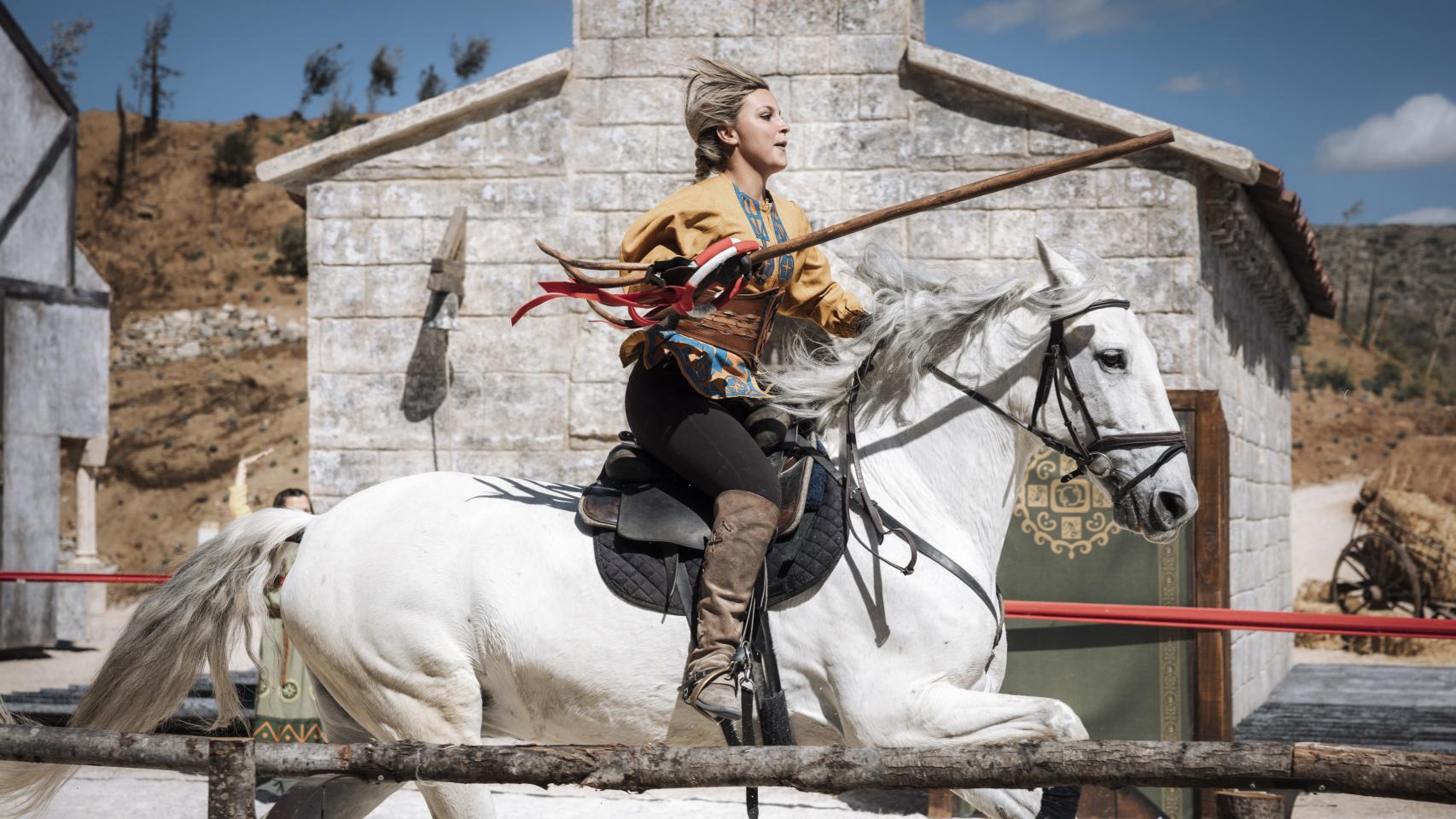 Una de las actrices de Puy du Fou durante un espectáculo