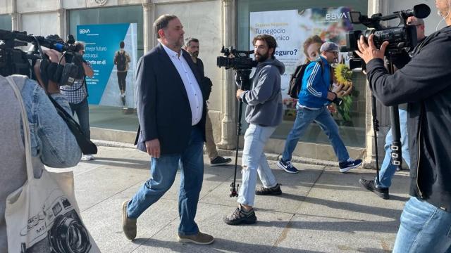 Oriol Junqueras, esta mañana en la carrera de San Jerónimo, a su llegada al Congreso.