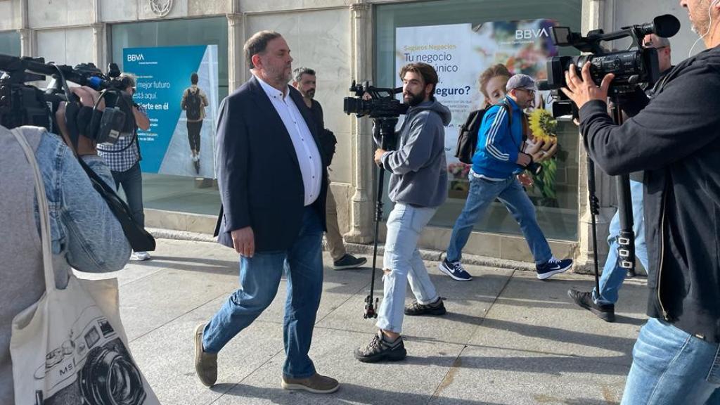 Oriol Junqueras, esta mañana en la carrera de San Jerónimo, a su llegada al Congreso.