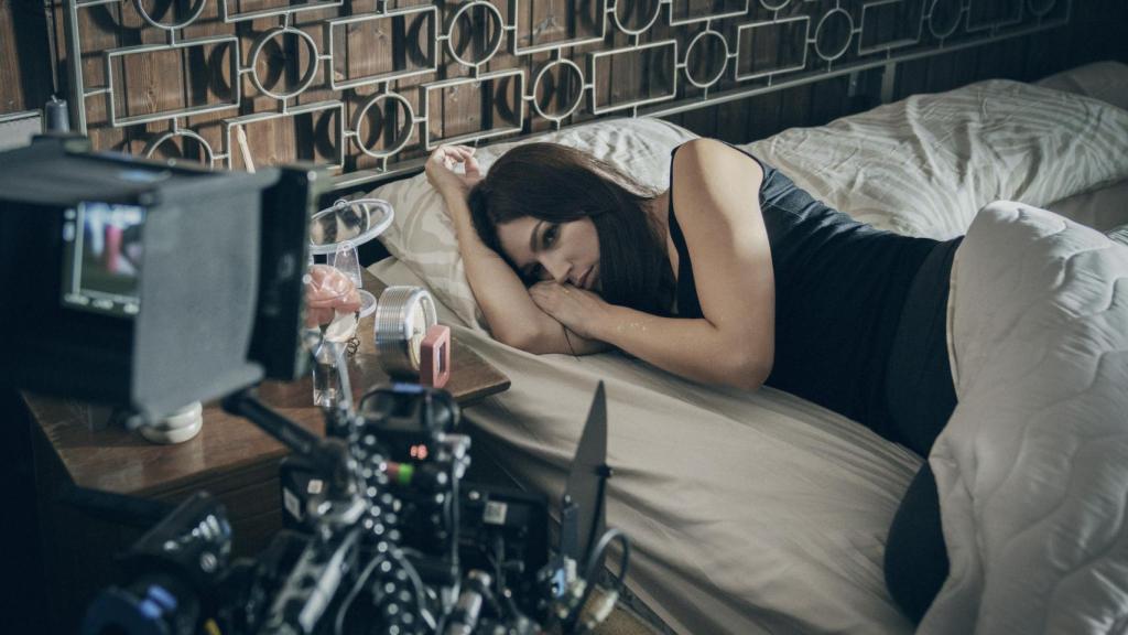 Úrsula Corberó en el rodaje de 'El cuerpo en llamas'.