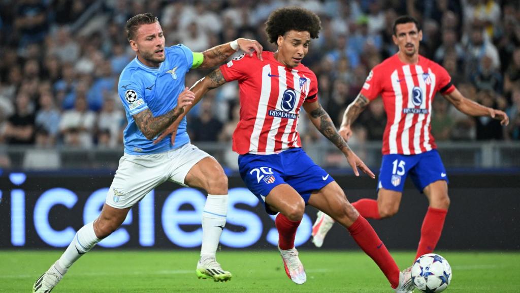 Witsel protege el balón ante Immobile