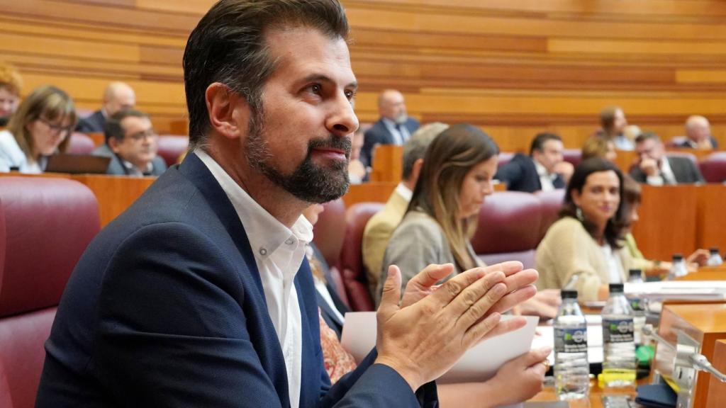 El portavoz socialista Luis Tudanca en el Pleno de las Cortes