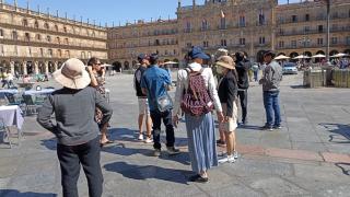 turistas plaza mayor salamanca (3).jpeg