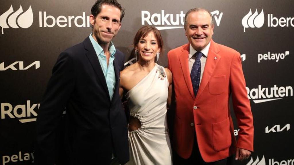 Sandra Sánchez con el alcalde de Talavera, José Julián Gregorio, y el concejal de Deportes, Antonio Núñez