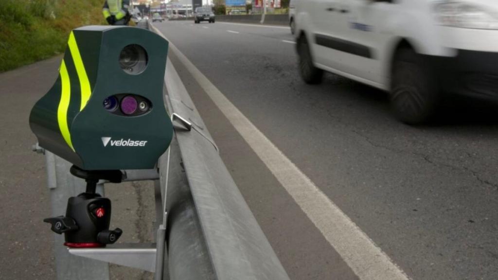 Imagen de un radar veloláser de la DGT.