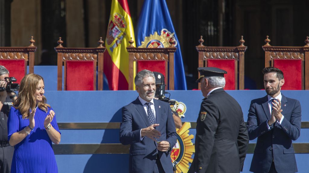 Condecoraciones y homenajes en el Día de la Policía