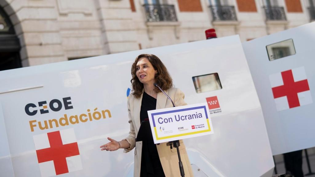 Isabel Díaz Ayuso durante la presentación de la ambulancia blindada.