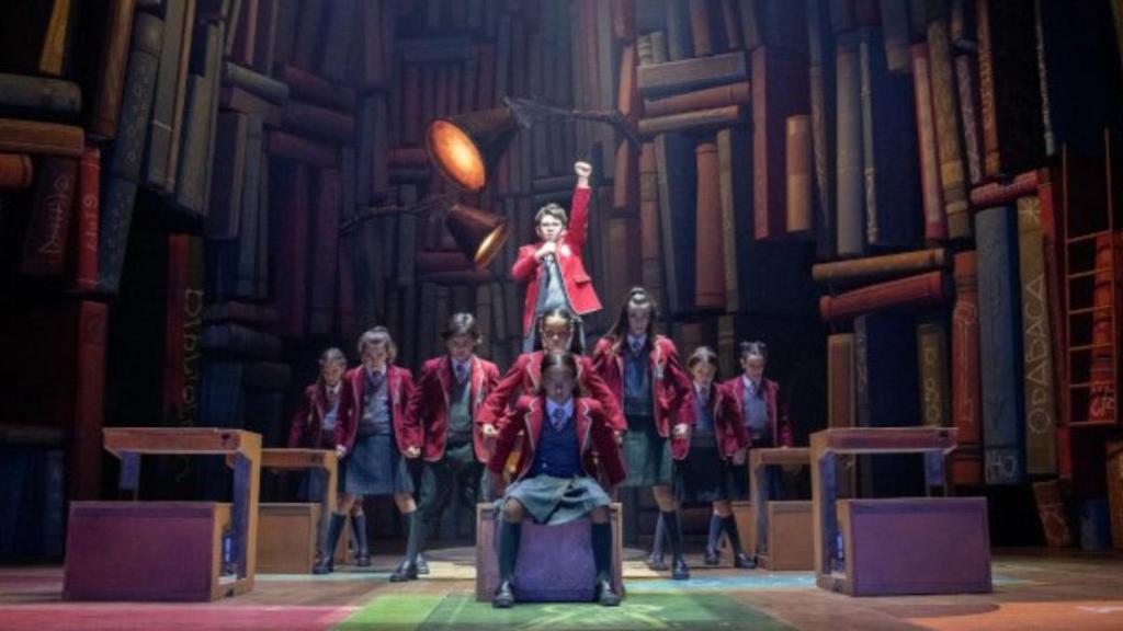 Actrices de MATILDA durante una de las coreografías del musical.