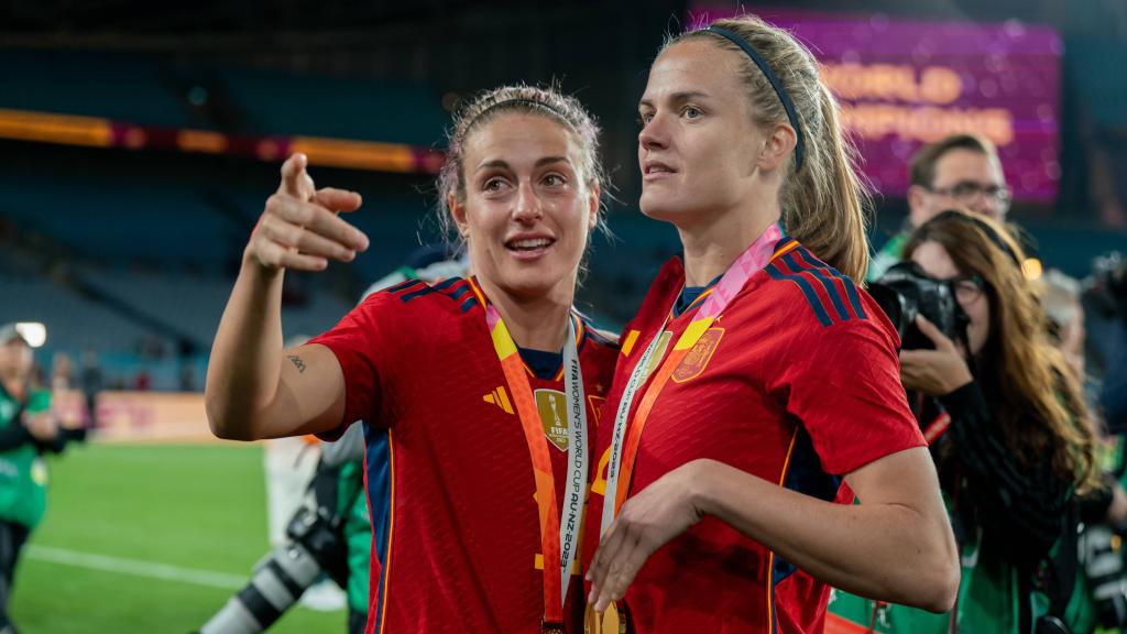 Alexia Putellas e Irene Paredes, tras la conquista del Mundial femenino