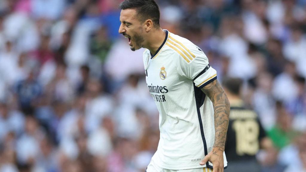 Joselu se lamenta de una ocasión fallada.