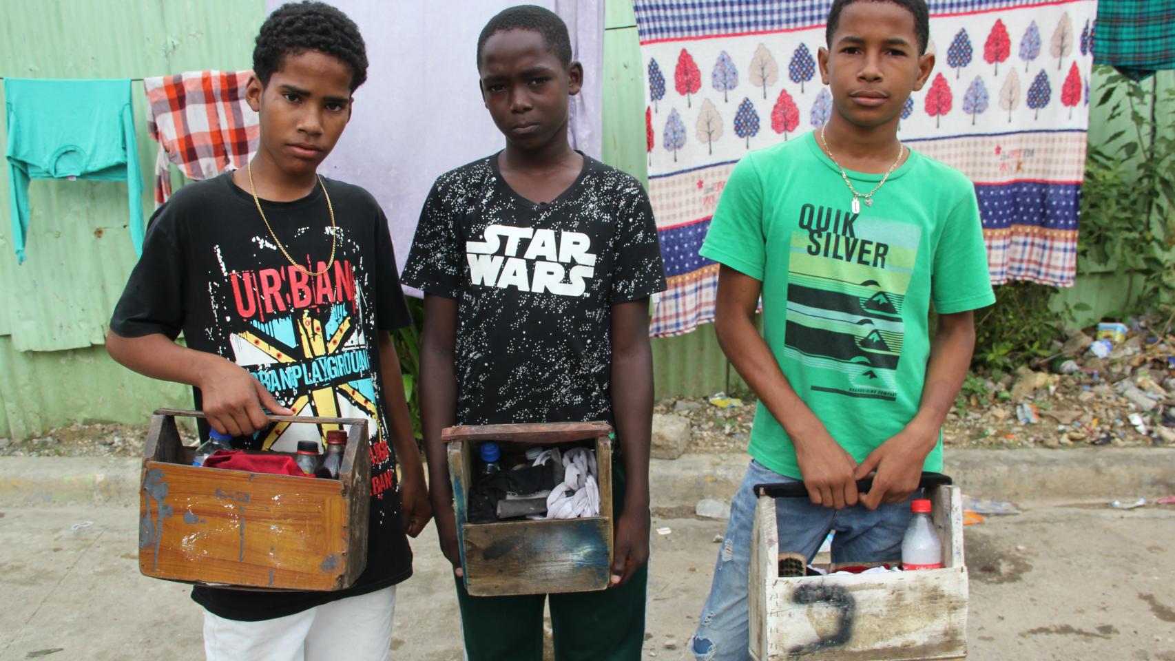 Moisés, Cristóbal, Edwin, tres de los protagonistas de 'Canillitas' y beneficiarios del proyecto de Misiones Salesianas.