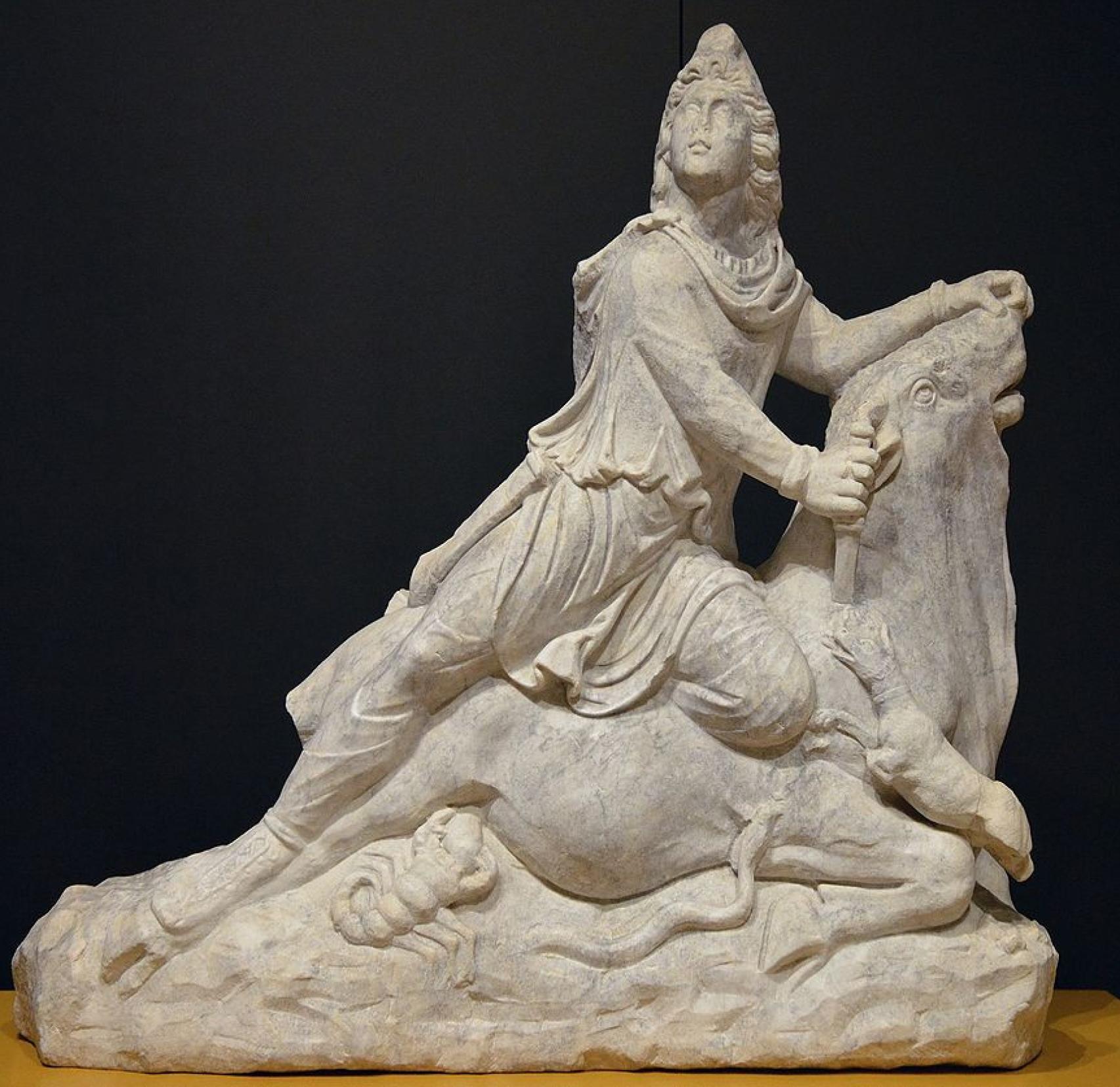 Estatua de Mitra sacrificando al toro, encontrado en la localidad de Cabra, Córdoba