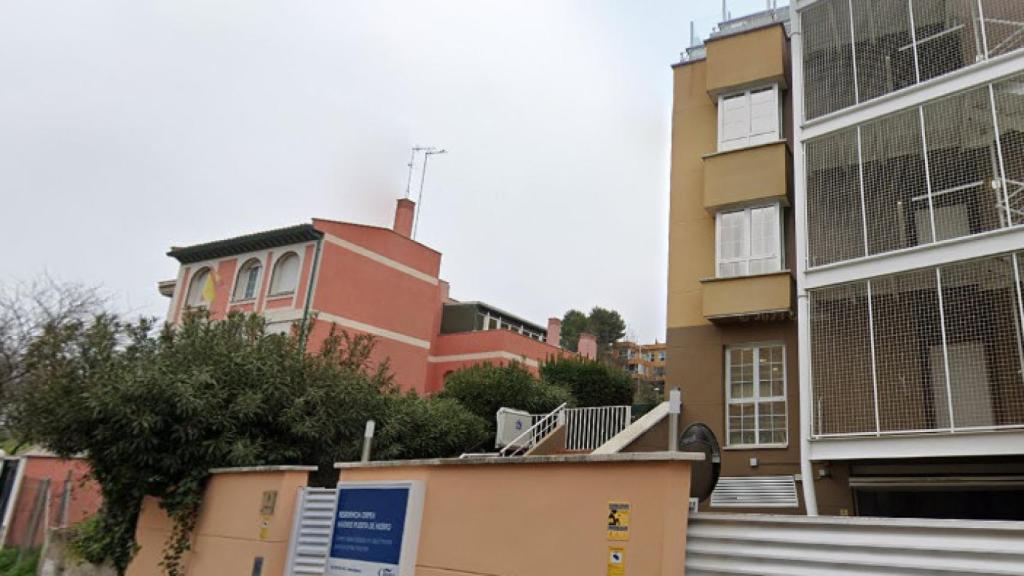 Entrada a la residencia donde se produjo el suceso.