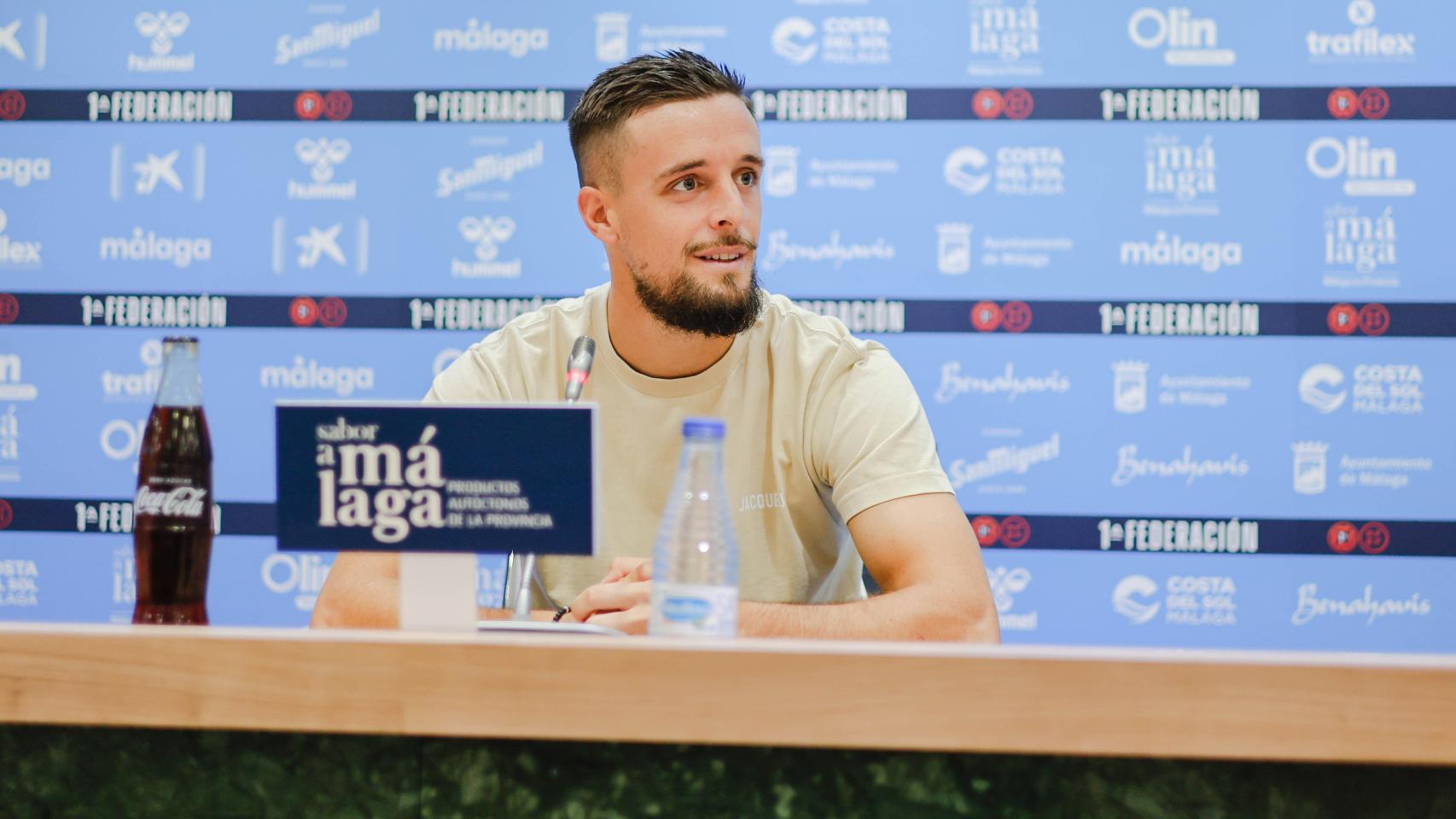 Genaro durante la rueda de prensa ofrecida en La Rosaleda