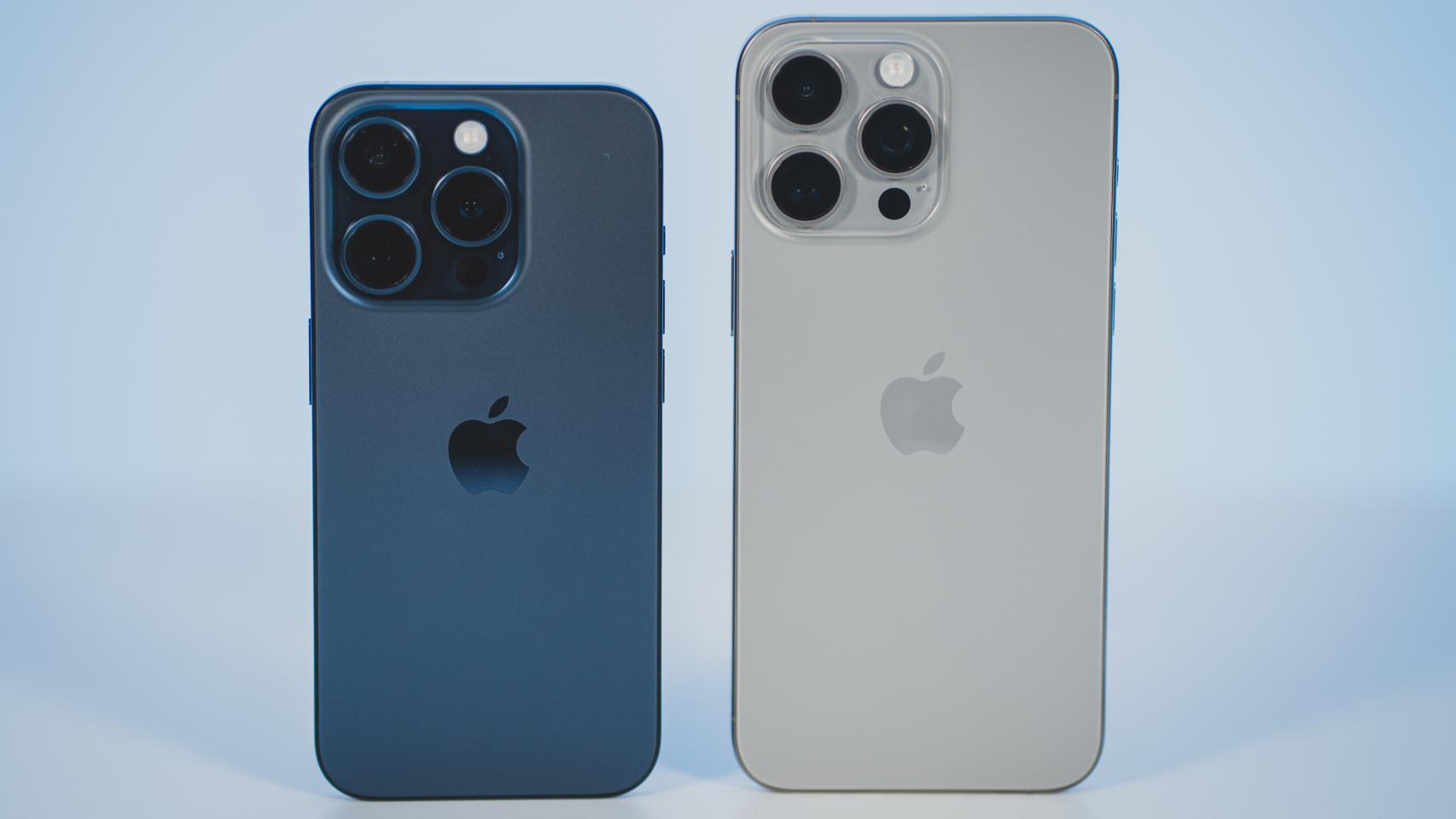 iPhone 15 Pro (izq.) y iPhone 15 Pro Max (der.)