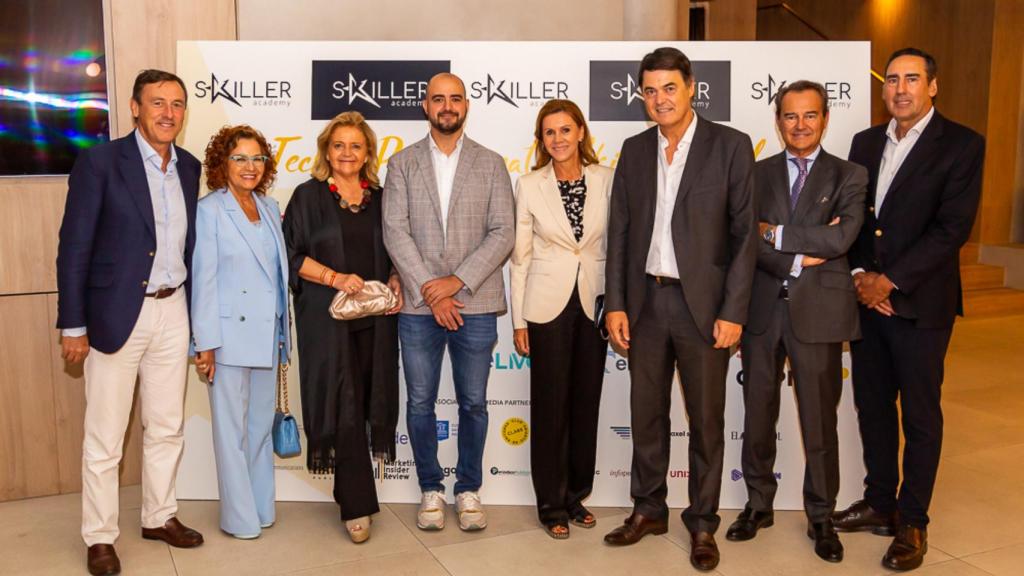 Parte de las autoridades presentes en los premios.