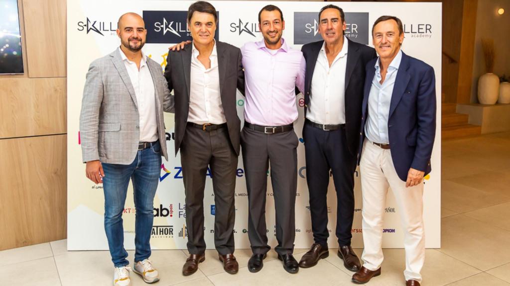 Parte de las autoridades presentes en los premios.