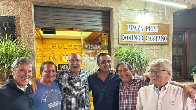 Pepe Domingo Castaño en la Pulpería Rial con amigos
