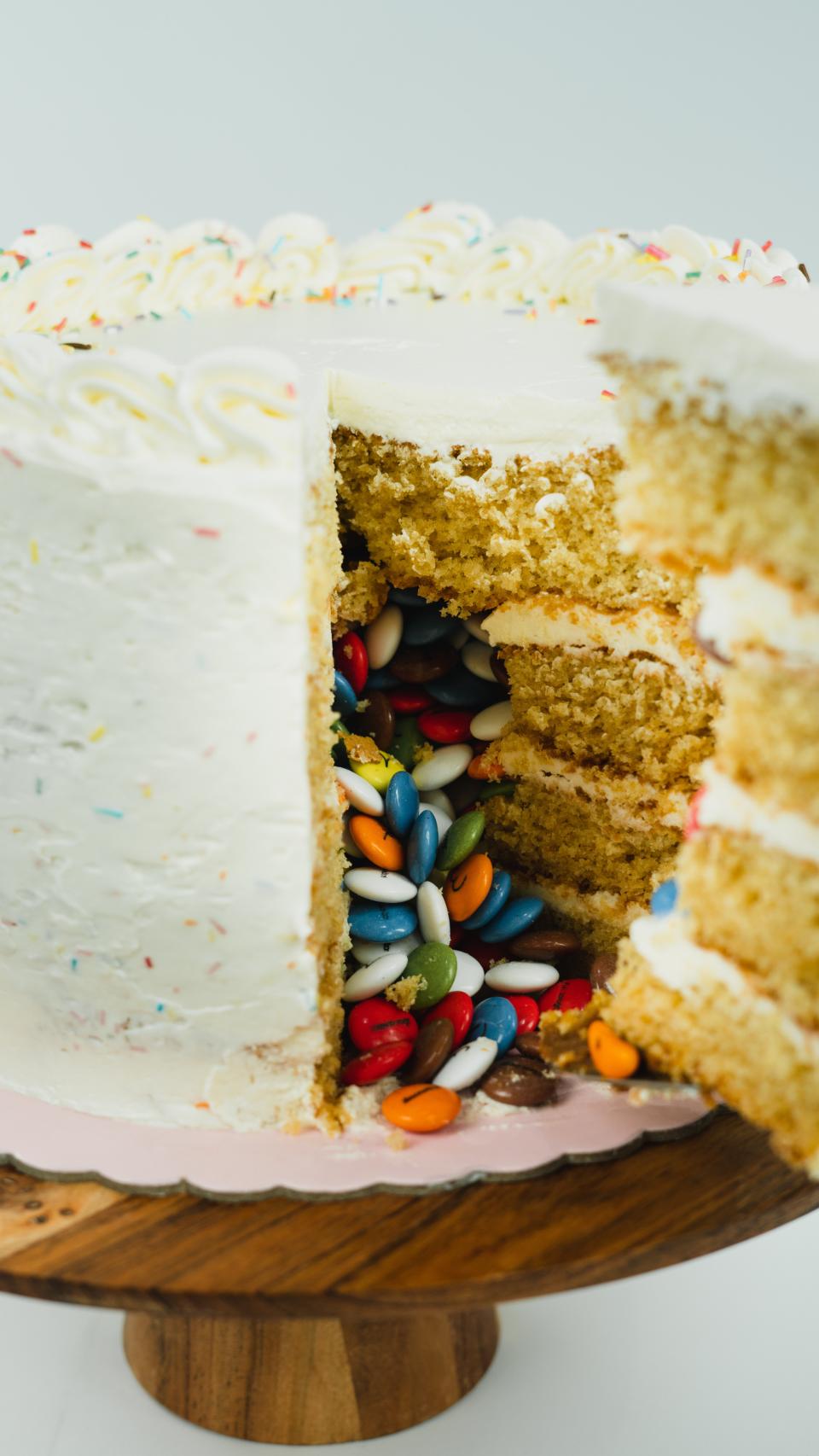 Tarta de piñata con Lacasitos.