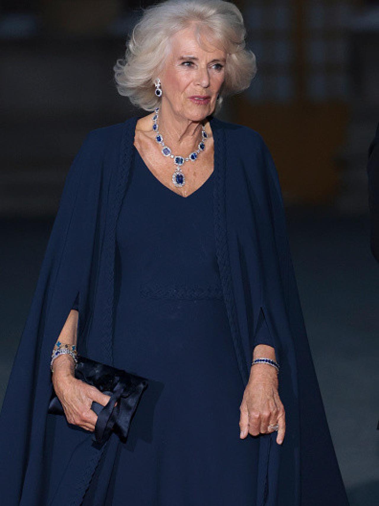 La Reina, con joyas que pertenecieron a Isabel II.