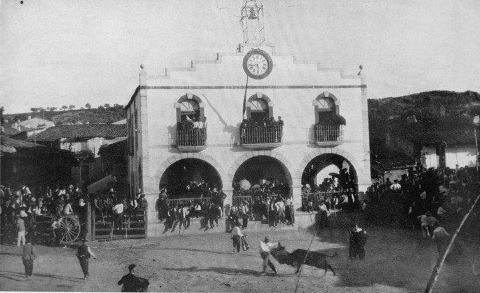 La 'vaca los cubanos' en unas fiestas de San Roque allá por 1940. Foto realizada por un cubano