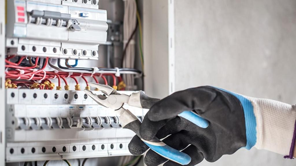 Empleo como electricista.