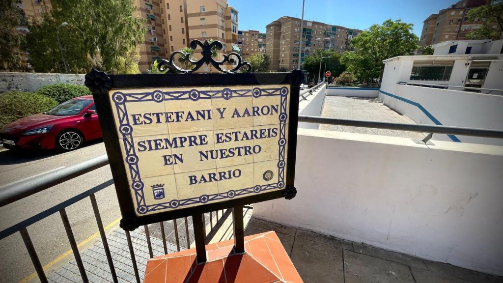 El monolito que se puso en el parque Estefanía y Aarón en 2014.
