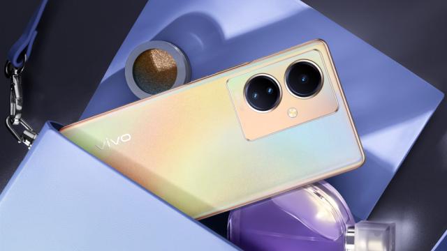 V29 Lite 5_Dreamy Gold- beaty Shot