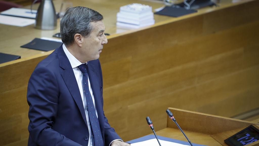 El conseller de Sanidad, Marciano Gómez, este jueves en Les Corts. EE