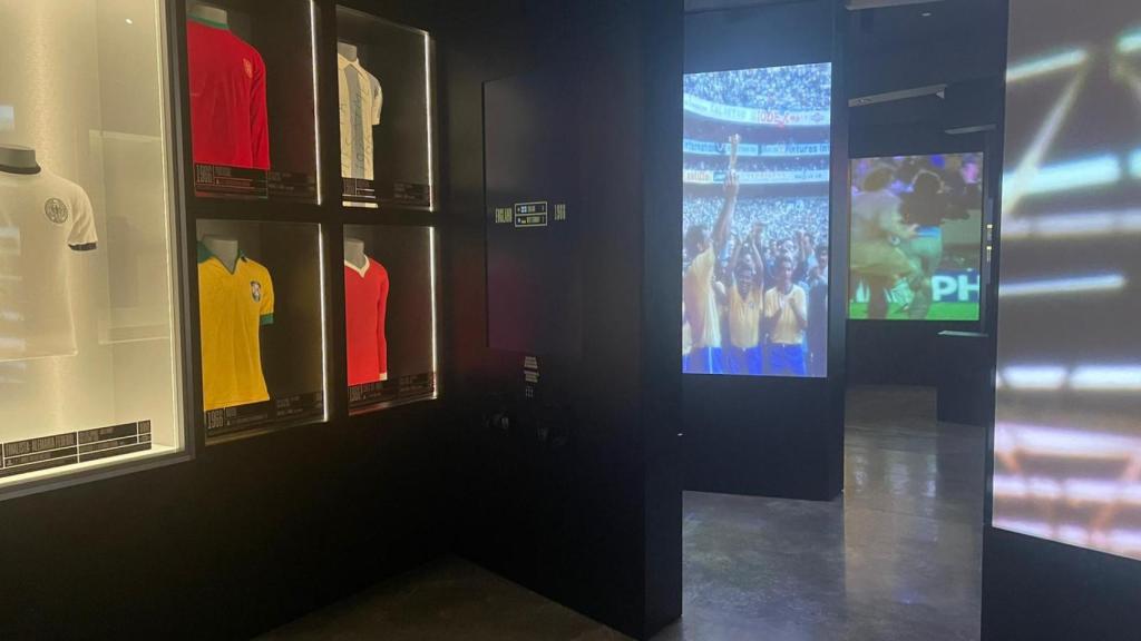Están las camisetas de todos los campeones y subcampeones del mundo.