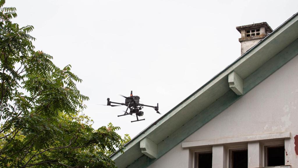 Un dron sobrevuela el Sanatorio de la Marina.