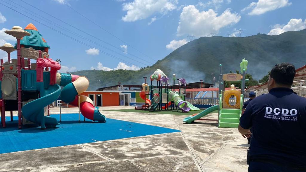 Un parque infantil en la cárcel de Tocorón.