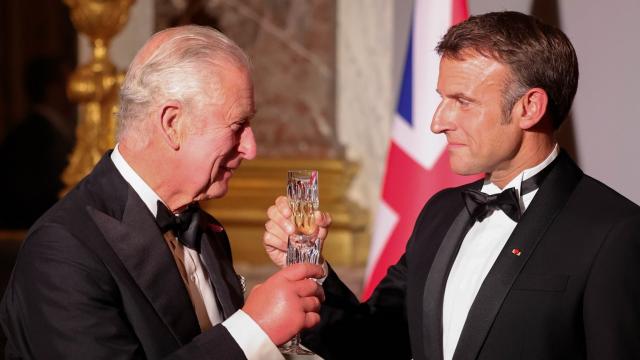 Carlos III y Emmanuel Macron.