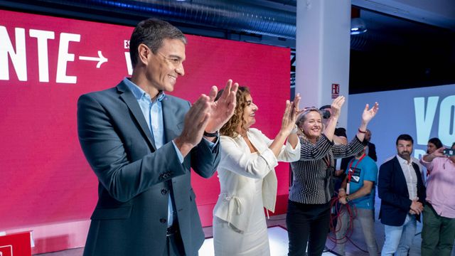 Pedro Sánchez, María Jesús Montero y Nadia Calviño.