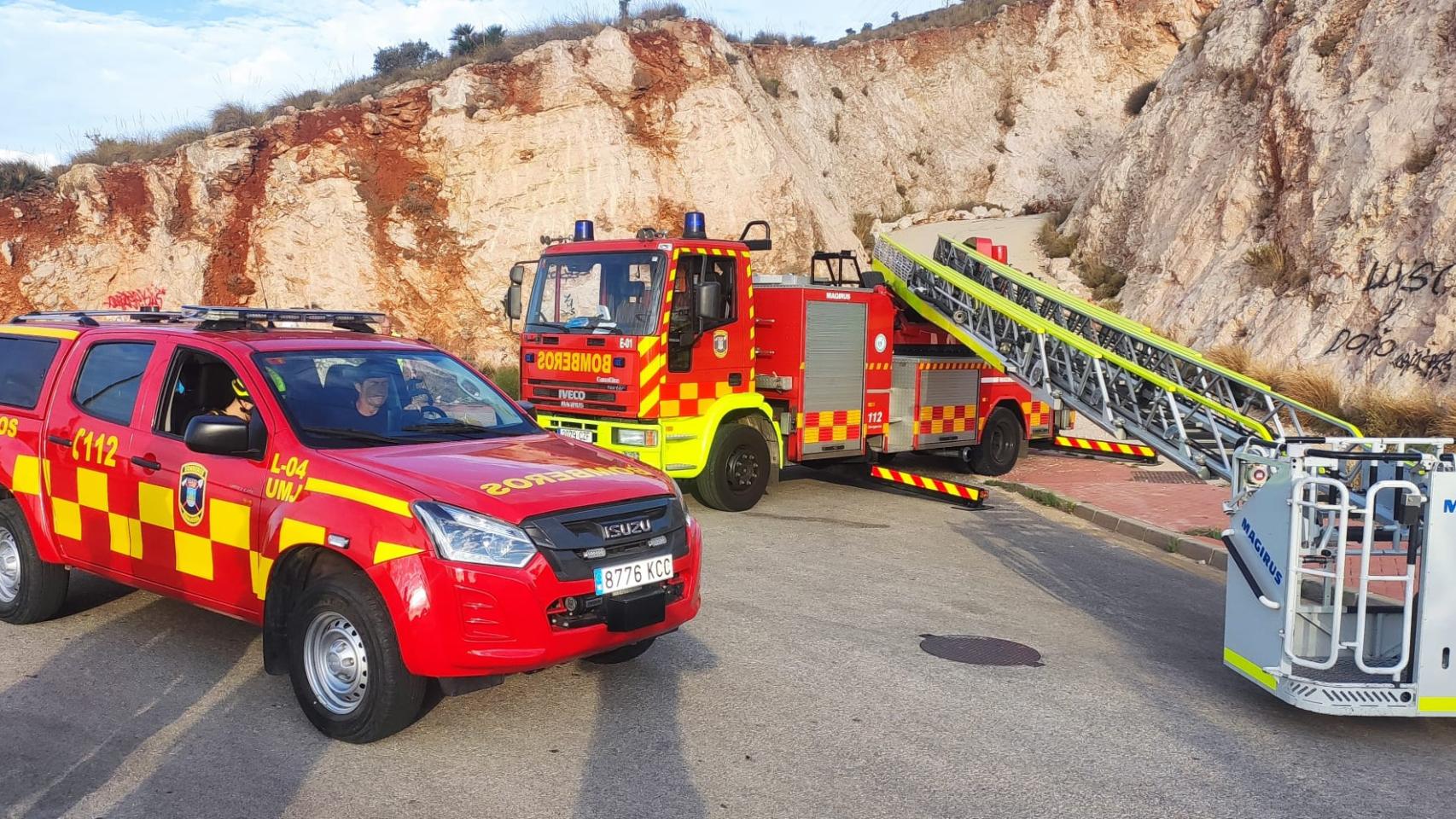 Los Bomberos de Benalmádena durante el simulacro de rescate en Teleférico.