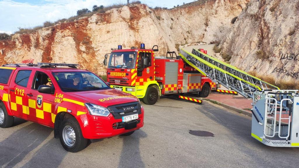 Los Bomberos de Benalmádena durante el simulacro de rescate en Teleférico.
