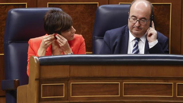 Los ministros en funciones de Política Territorial, Isabel Rodríguez, y de Cultura y Deportes, Miquel Iceta.