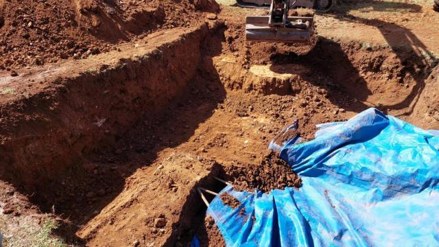 Fosa de Carballo en la que fueron localizados los restos de los represaliados.