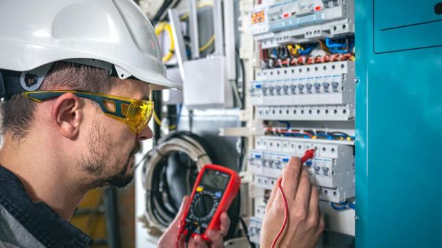 Un electricista