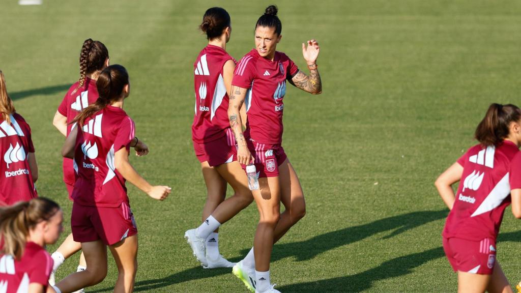 Jenni Hermoso durante un entrenamiento en la ciudad del fútbol de Las Rozas.