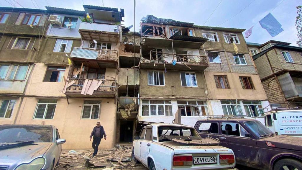 Edificios derruidos en Nagorno Karabaj tras el ataque azerí.