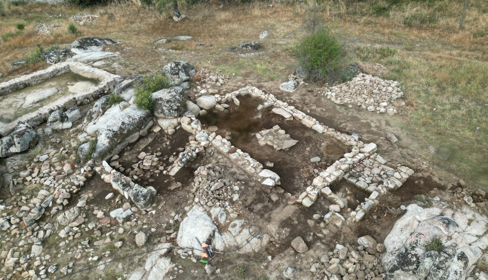 Imagen aérea de la zona de la sauna, aledaña a una vivienda.