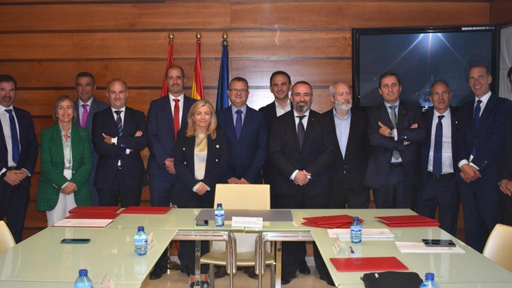 Firma del convenio con las entidades bancarias