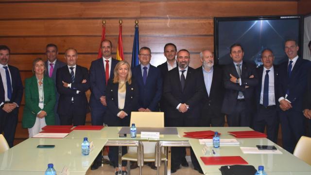 Firma del convenio con las entidades bancarias