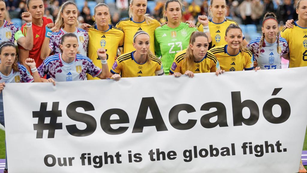 Las jugadoras suecas celebran el primer gol ante España.