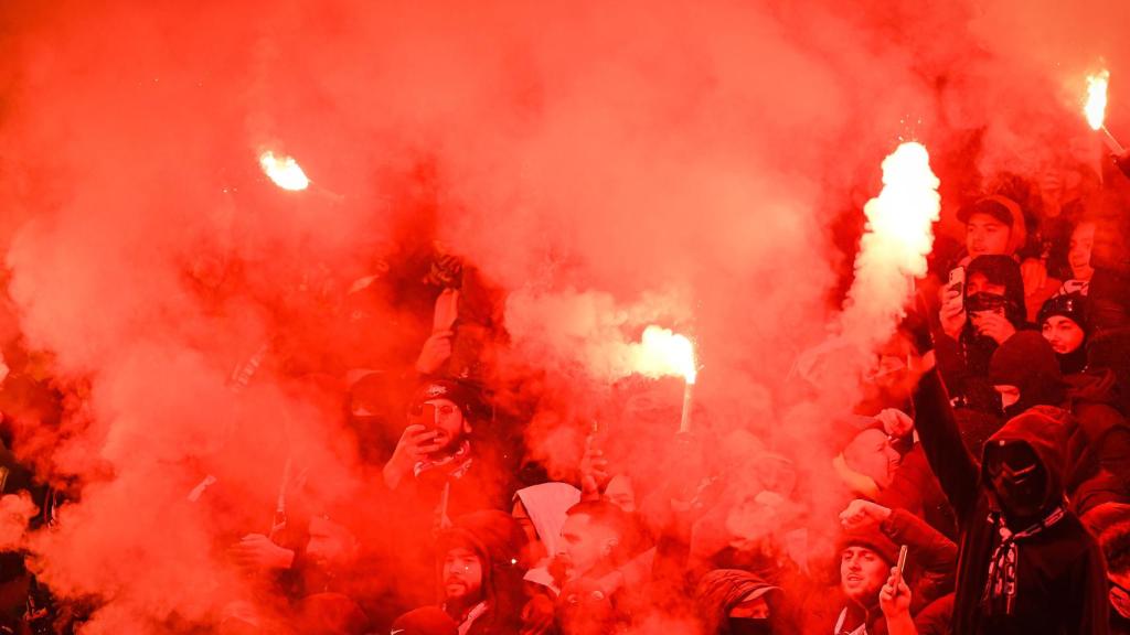 Los ultras, en las gradas de un partido de la liga francesa.